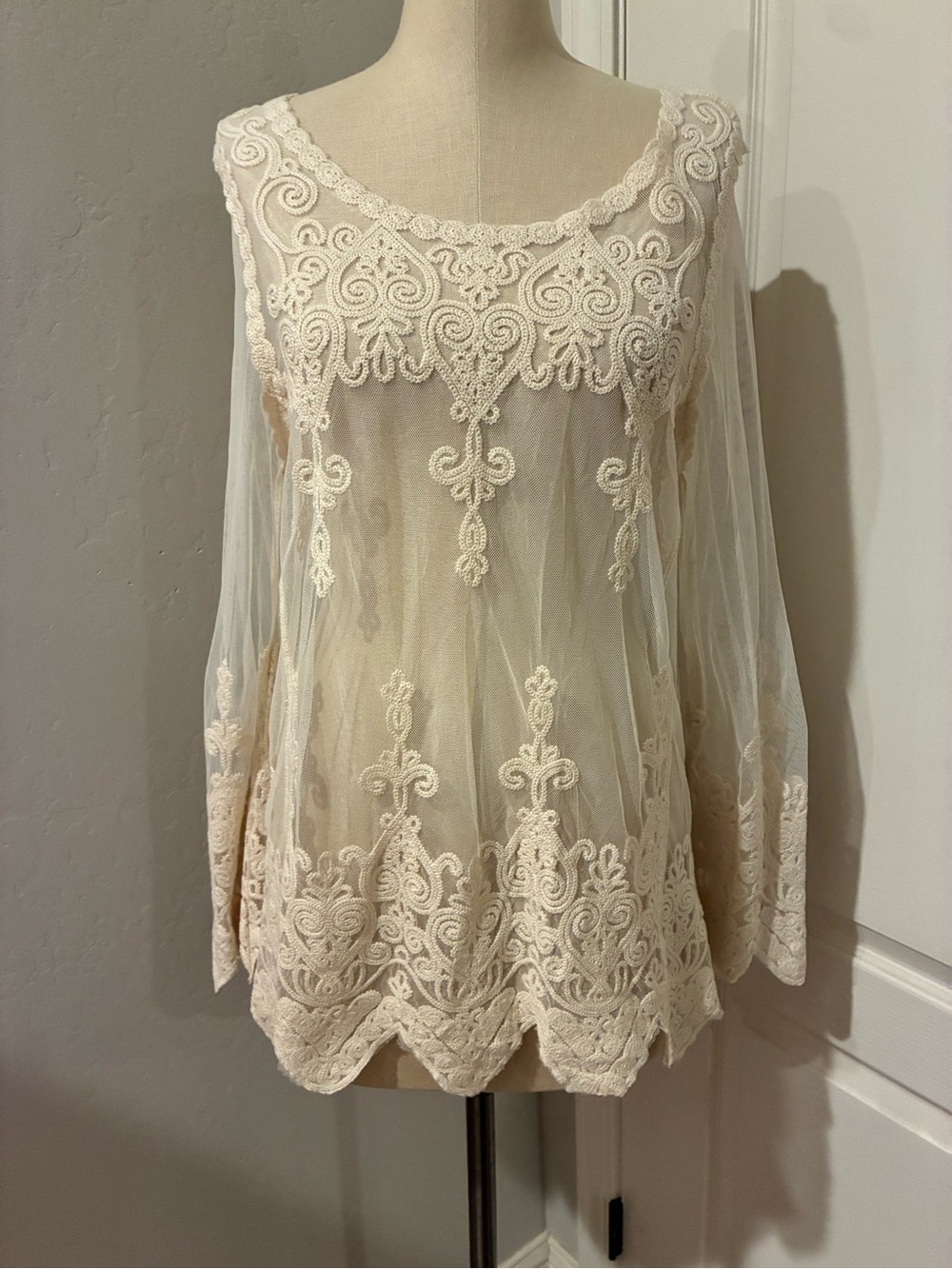 Rock & Roll Cowgirl Cream Sheer Lace Tunic Top Sz M